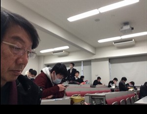 「大学入試センター試験」受験のすすめ 他の受験生と次の試験を待つ私