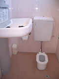 小児科トイレとオムツ交換台
